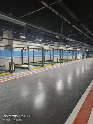 अनुकूलन योग्य 4 पोस्ट पार्किंग लिफ्ट 2500 किलोग्राम हाइड्रोलिक कार पार्किंग प्रणाली